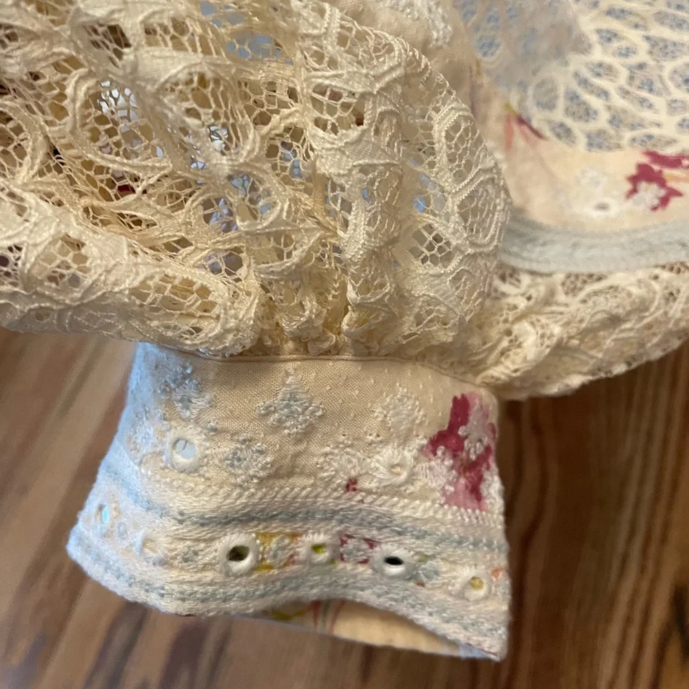 COPY - FREE PEOPLE LACE DETAIL EMBROIDERED TOP WITH BALLOON SLEEVES - Picture 2 of 5